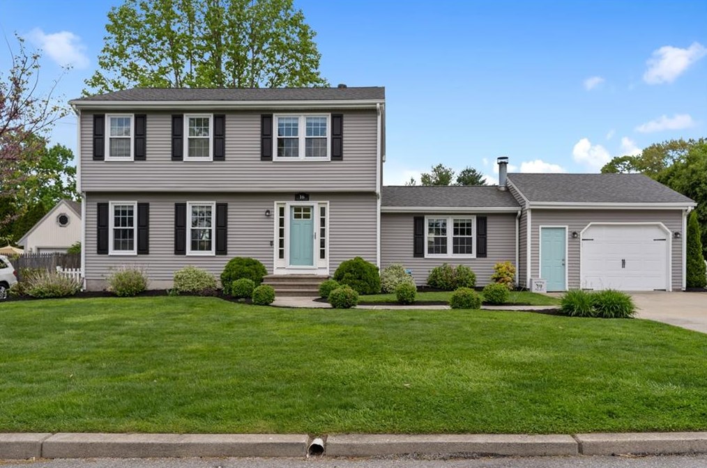 16 Lily Dr, Cranston, RI 02920-4711
