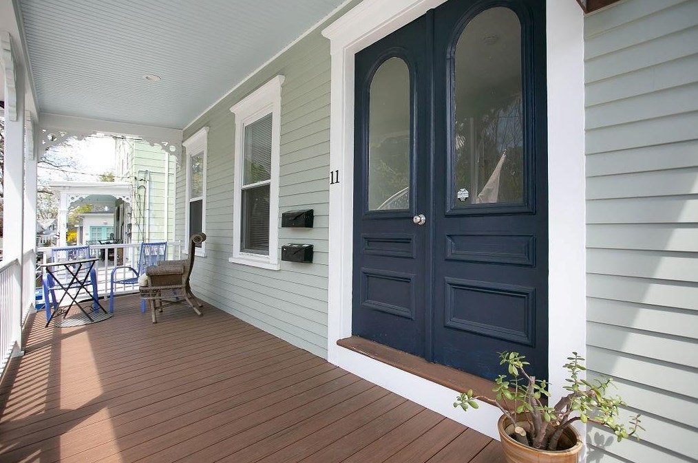 11 Clinton Ave, Middletown, RI 02840
