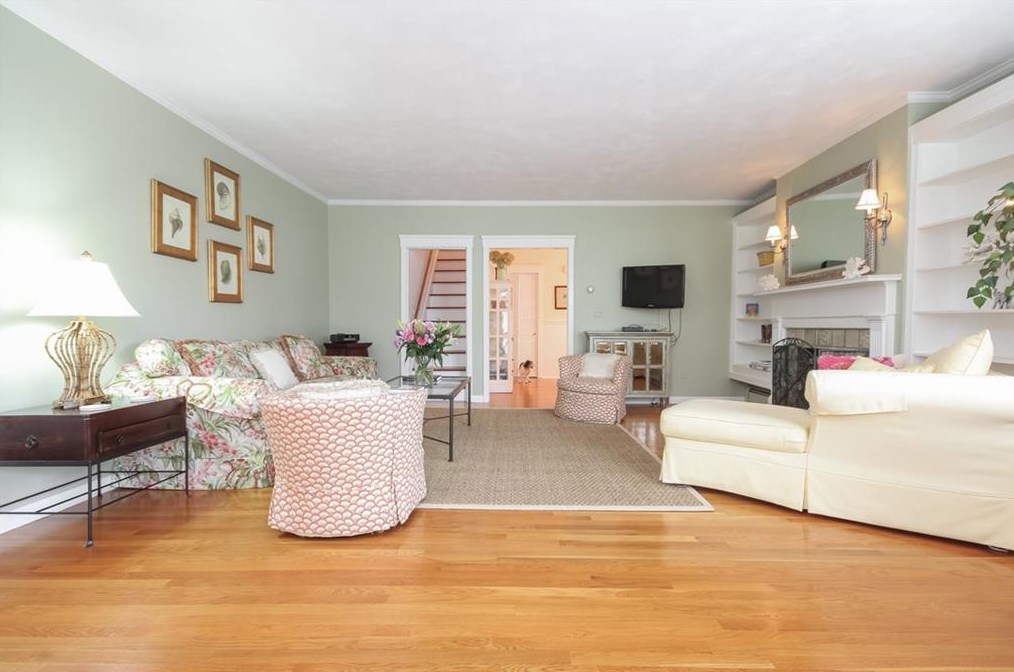 37 Almy St, Middletown, RI 02840