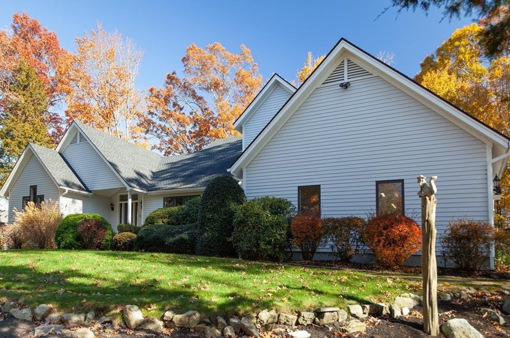 23 Mallard Ln, Tiverton, RI 02878