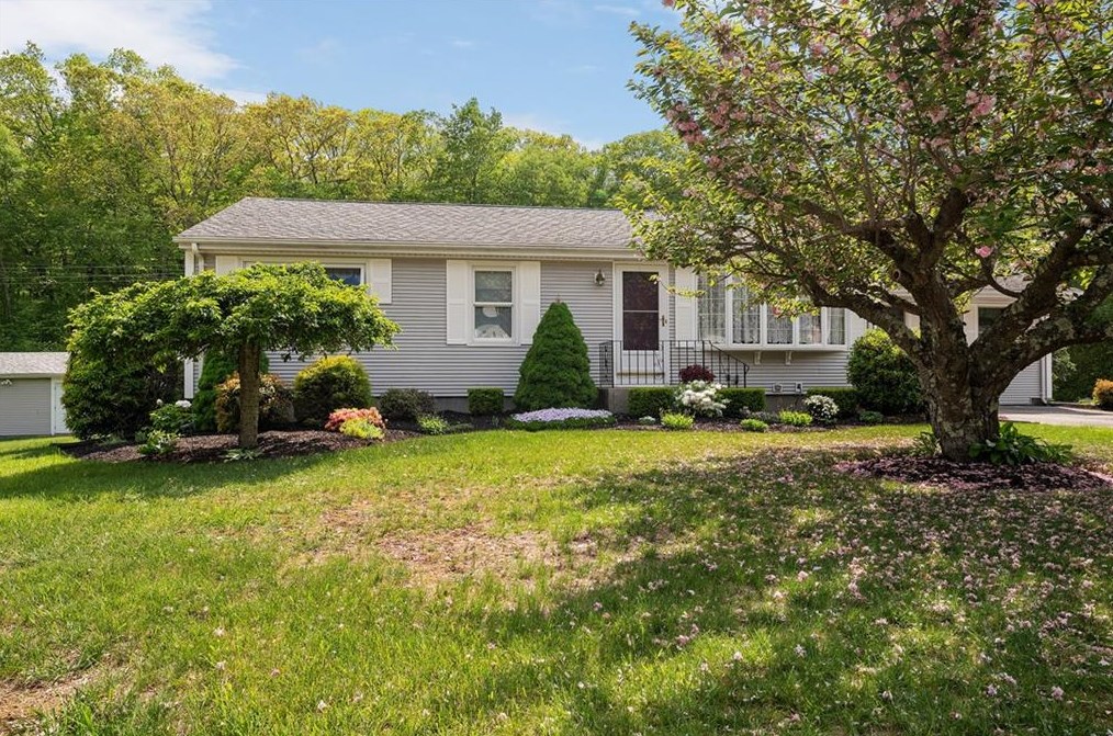 52 Orchard Dr, Cumberland, RI 02864