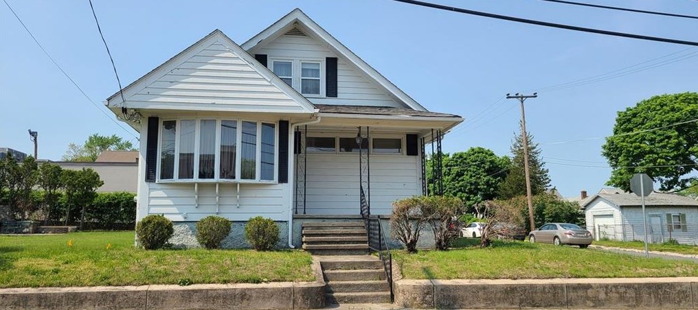 19 Meeting St, Cumberland, RI 02864