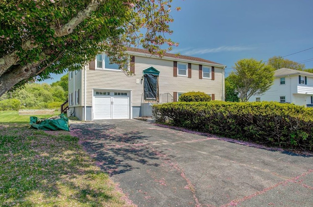 193 Redwood Rd, Portsmouth, RI 02871 exterior