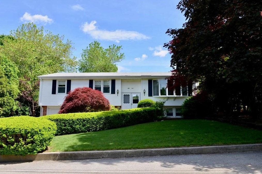 54 Ontario Ave, Cranston, RI 02920