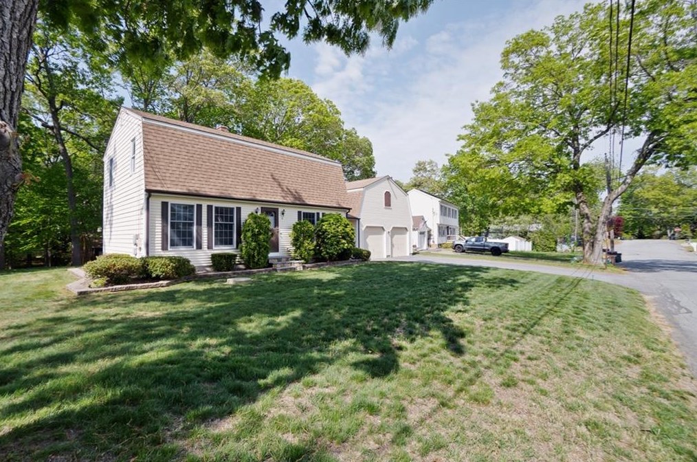 9 Indian Head Trail, Smithfield, RI 02917