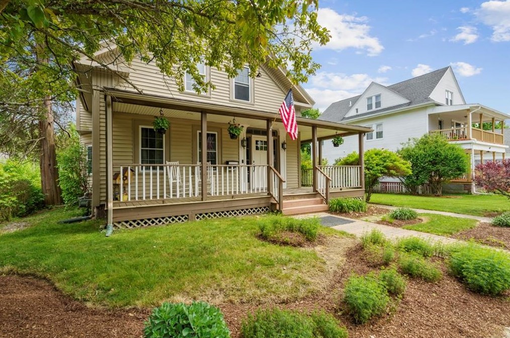 107 Spring St, Woonsocket, RI 02895