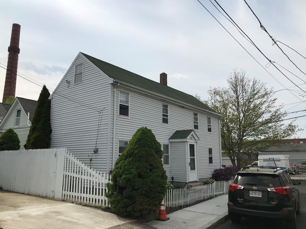 31 Rock St, Bristol, RI 02809