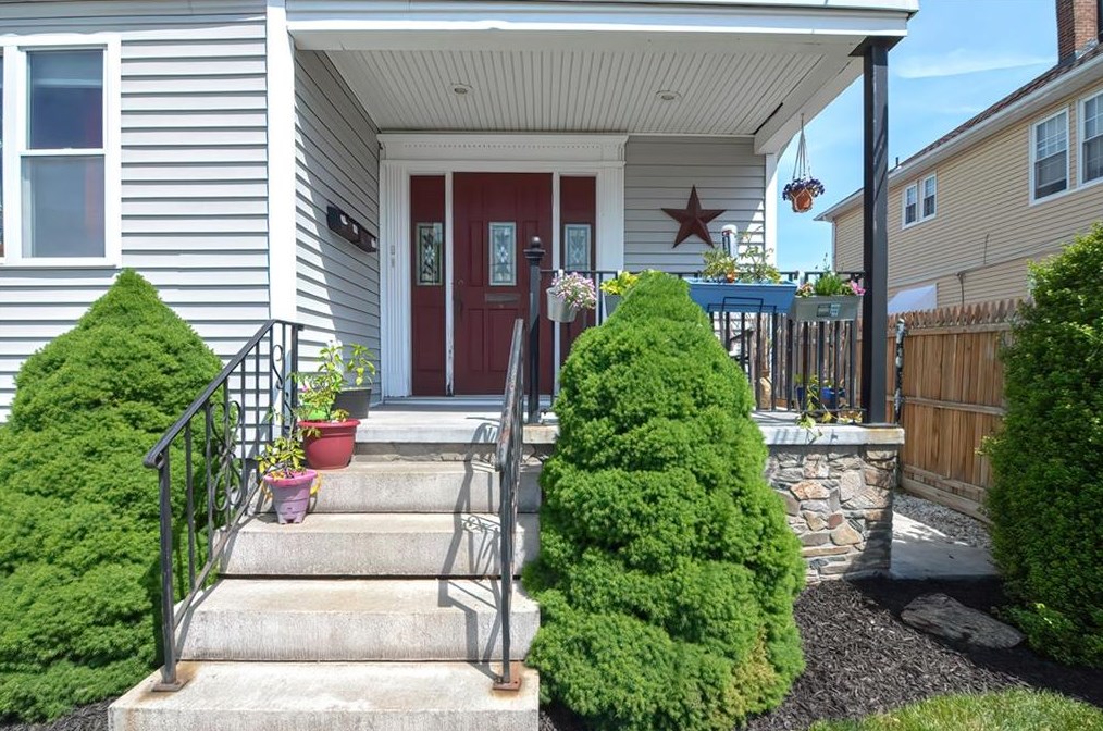 266 Suffolk Ave, Pawtucket, RI 02861 exterior