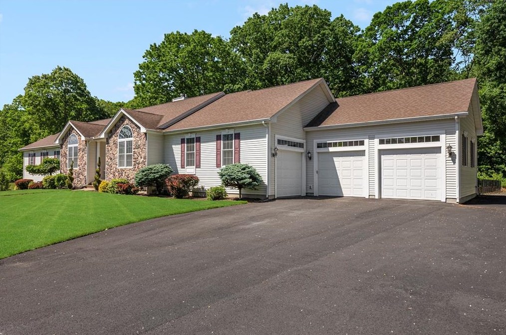 7 Winterberry Rd, Lincoln, RI 02865