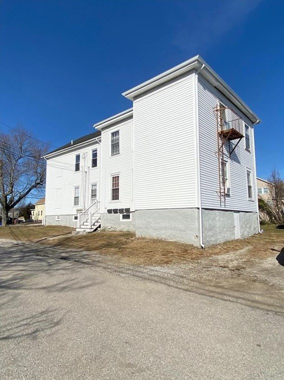 136 Mount Hope Ave, Bristol RI  02809-3563 exterior