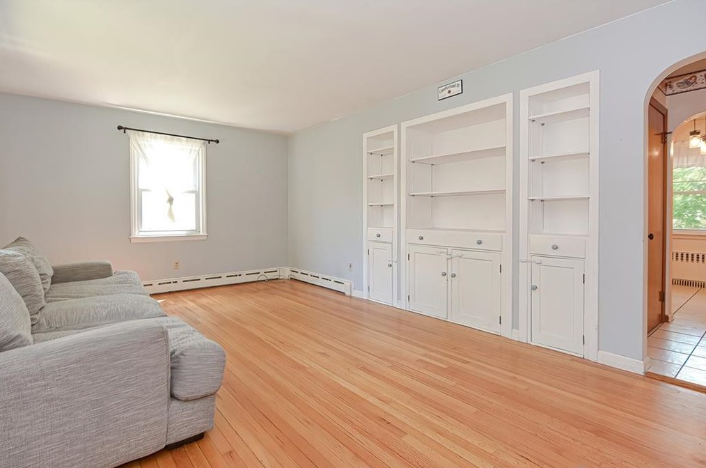20 Lockwood Rd, Cumberland, RI 02864