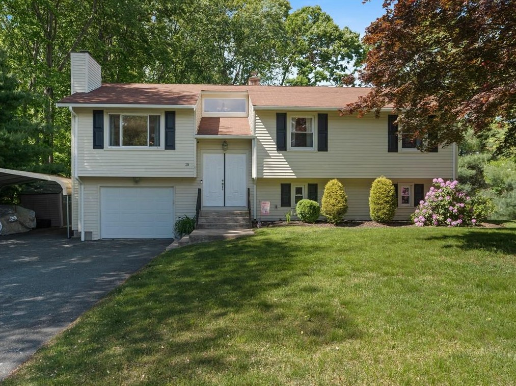 15 Collingwood Dr, Cranston, RI 02921-2610