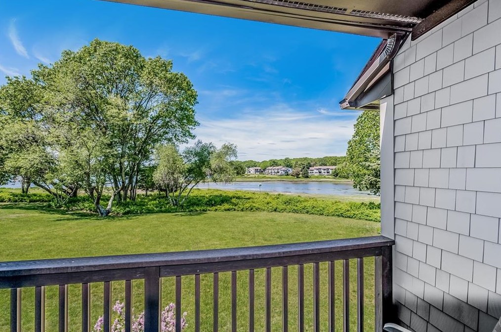 175 Seabreeze Dr #175, North Kingstown, RI 02852