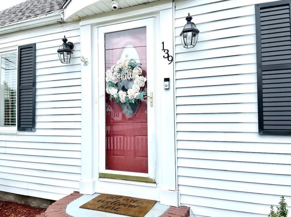 139 Chandler Ave, Cranston, RI 02910-2505