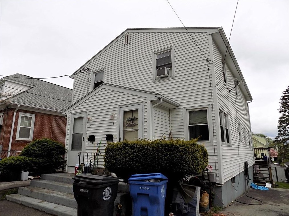 5 Wayland Ave, Cranston, RI 02920-4118