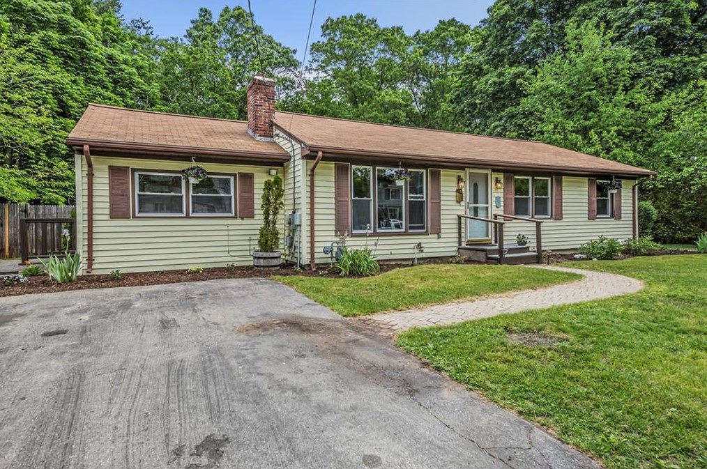 105 Brookside Dr, North Kingstown, RI 02852