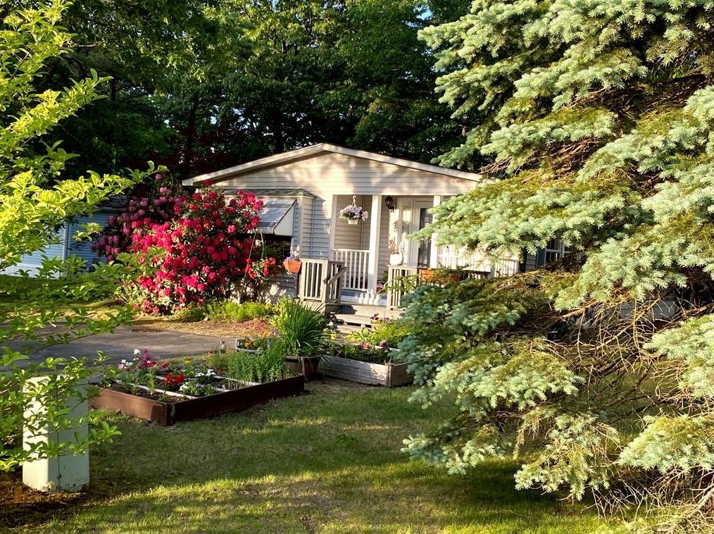 95 Lear Dr, Coventry, RI 02816