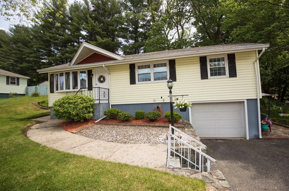 162 Lydia Ave, Woonsocket, RI 02895