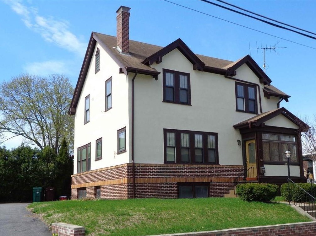 35 N Ballou St, Woonsocket, RI 02895