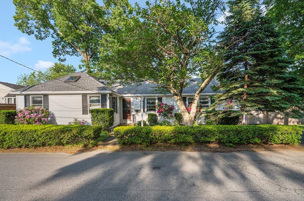 68 Bakers Creek Rd, Warwick, RI 02886