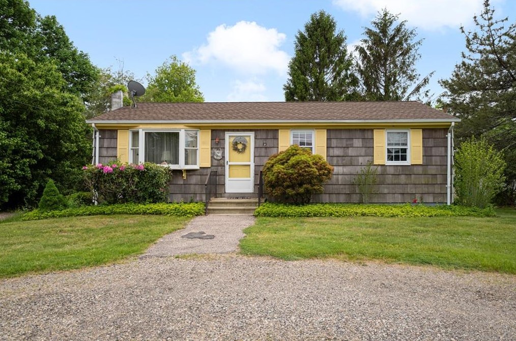 52 Lakeworth Ave, South Kingstown, RI 02882