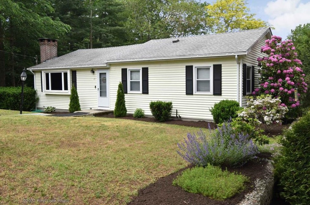 43 Deer Run Trl, Smithfield, RI 02917-2127