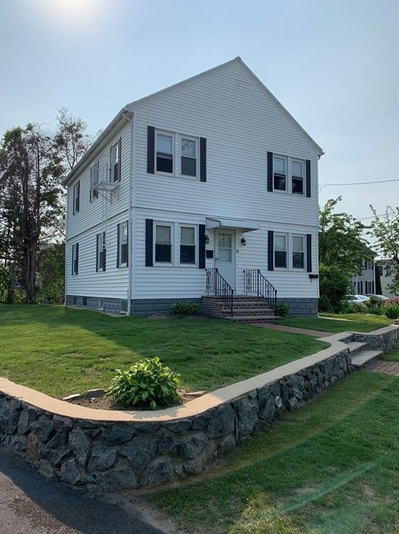 99 Yeoman Ave, Cranston, RI 02920-2243
