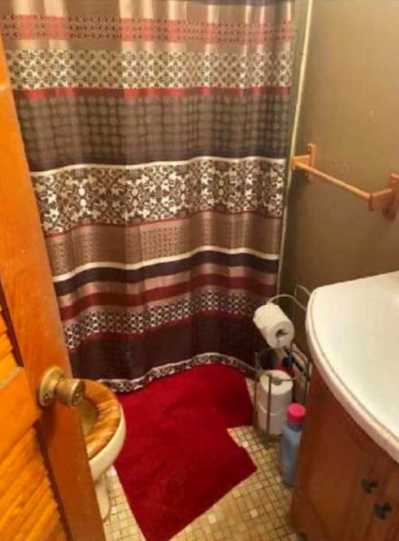 99 Yeoman Ave, Cranston RI 02920-2129 exterior