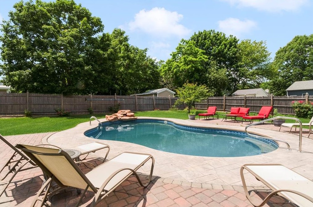 7 Hopeworth Ave, Bristol RI  02809-4105 exterior