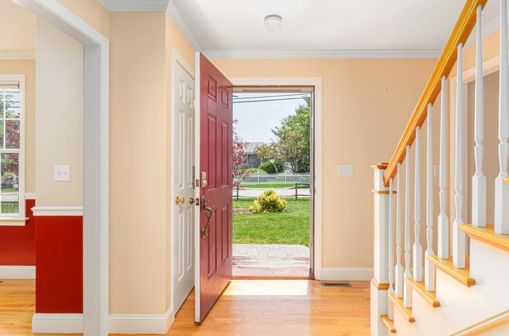 7 Hopeworth Ave, Bristol RI  02809-4105 exterior