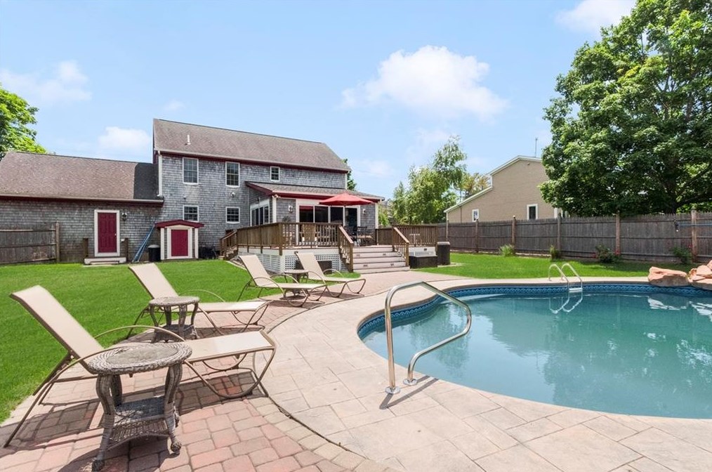 7 Hopeworth Ave, Bristol RI  02809-4105 exterior