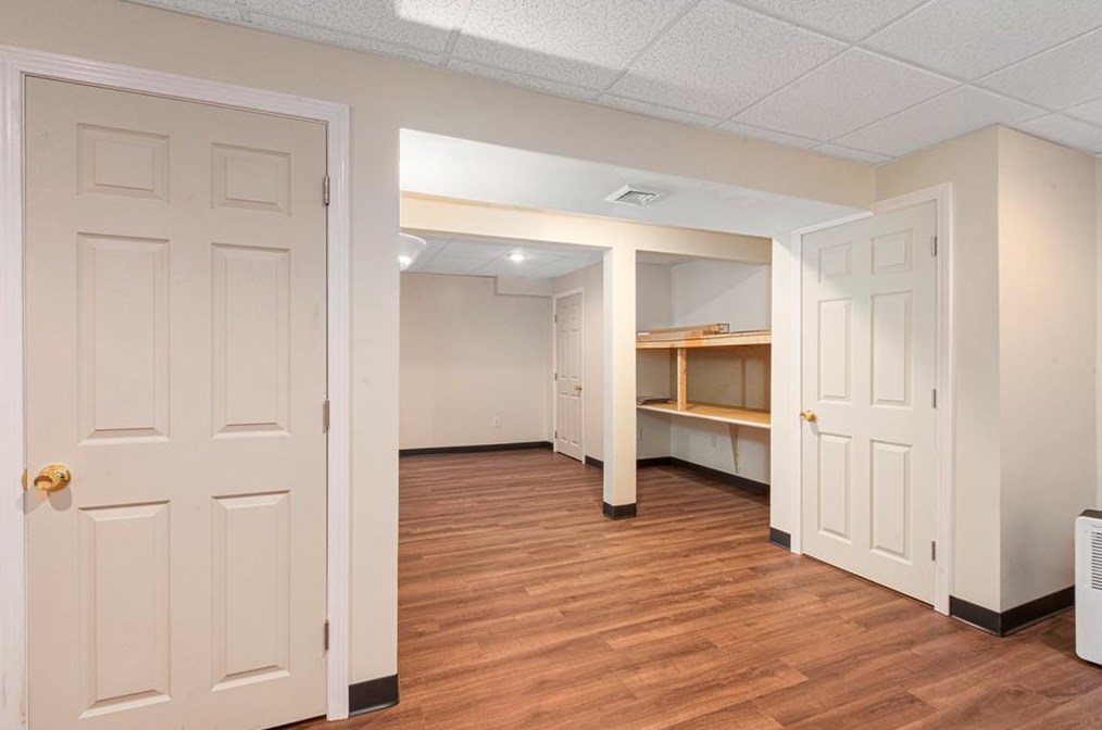 7 Hopeworth Ave, Bristol RI  02809-4105 exterior