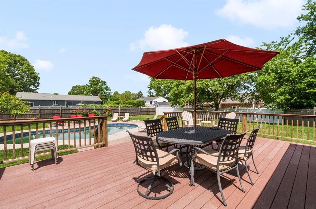 7 Hopeworth Ave, Bristol RI  02809-4105 exterior