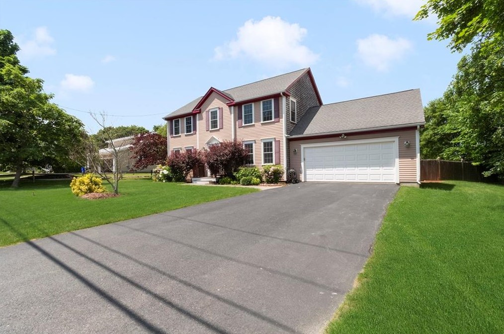 7 Hopeworth Ave, Bristol, RI 02809-4105