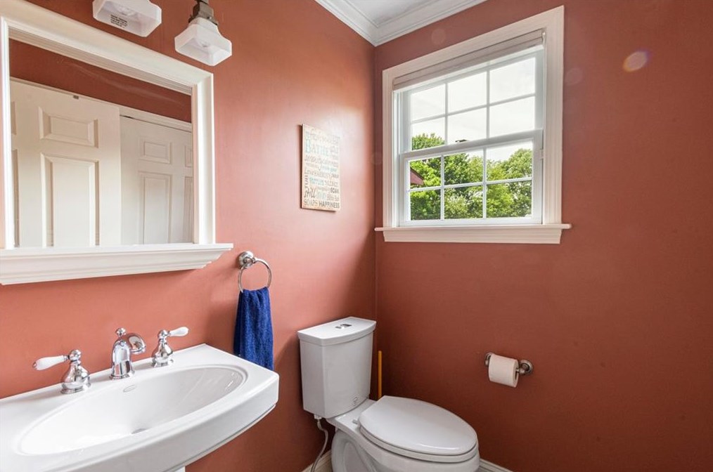 7 Hopeworth Ave, Bristol RI  02809-4105 exterior