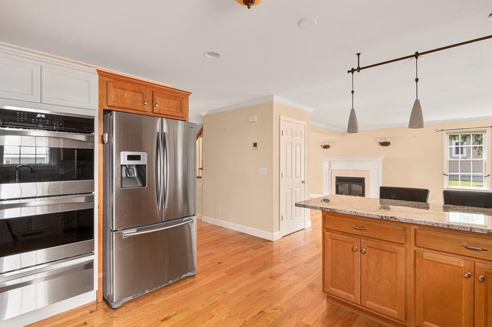 7 Hopeworth Ave, Bristol RI  02809-4105 exterior