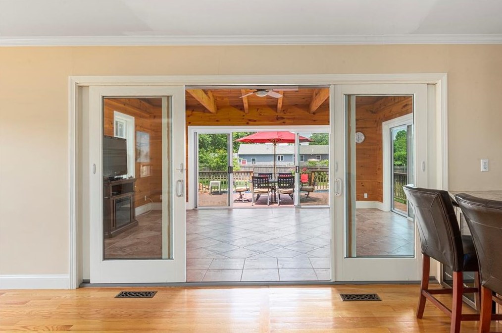 7 Hopeworth Ave, Bristol RI  02809-4105 exterior