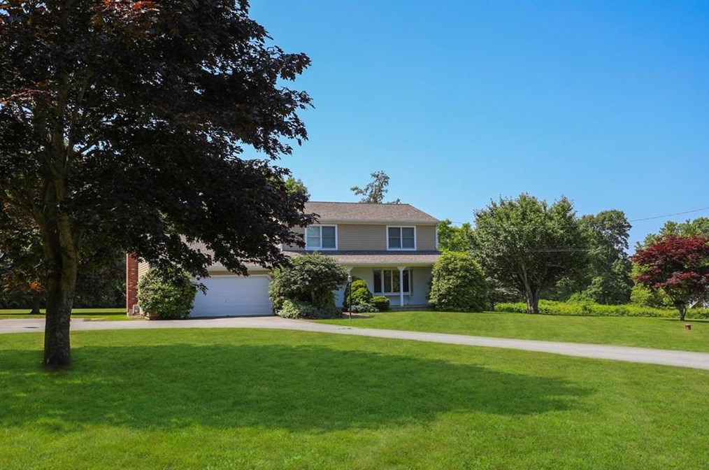 32 Highland Ave, Little Compton, RI 02837-1603