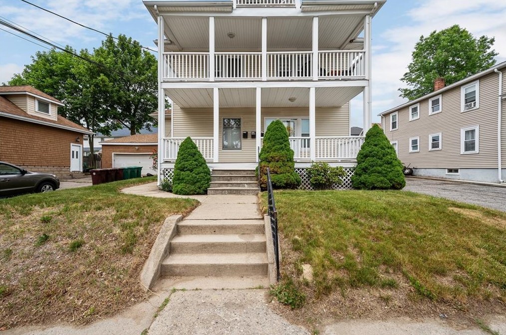 26 Blakeley St, Woonsocket, RI 02895