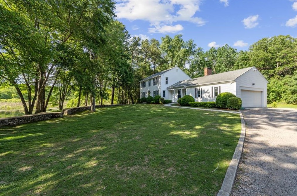 109 Scott Rd, Cumberland, RI 02864