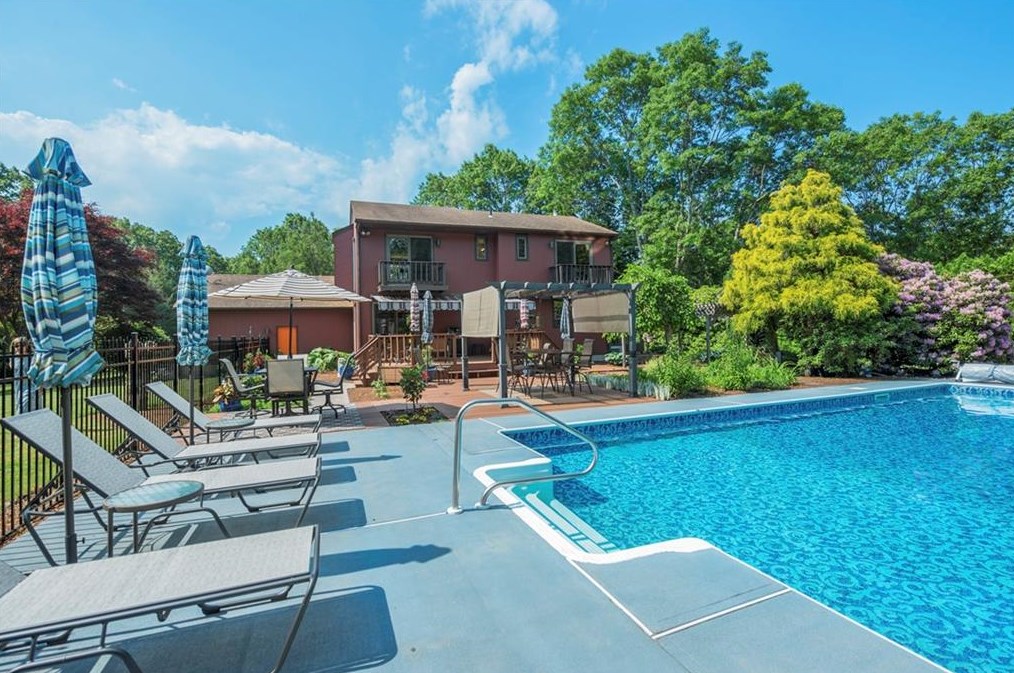 125 Woodmist Way, North Kingstown, RI 02852