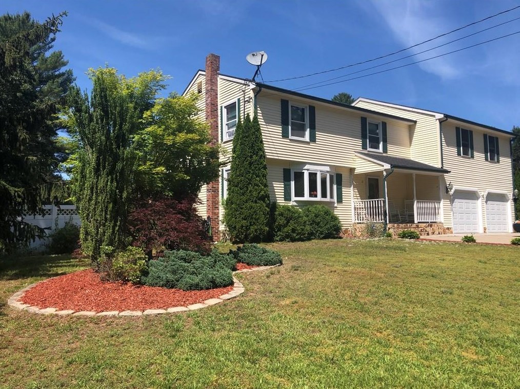 17 Pawcatuck View Rd, Richmond, RI 02812