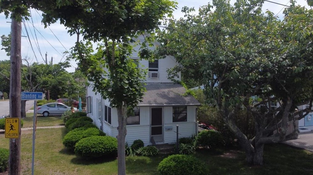 37 Blanding Ave, Barrington, RI 02806-1310