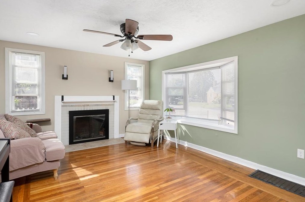 73 King Phillip Dr, North Kingstown, RI 02852