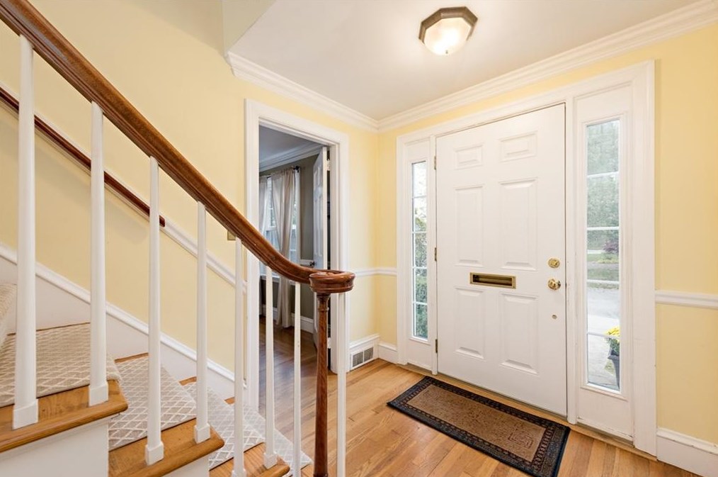 24 Hill Ct, East Providence, RI 02916-1314