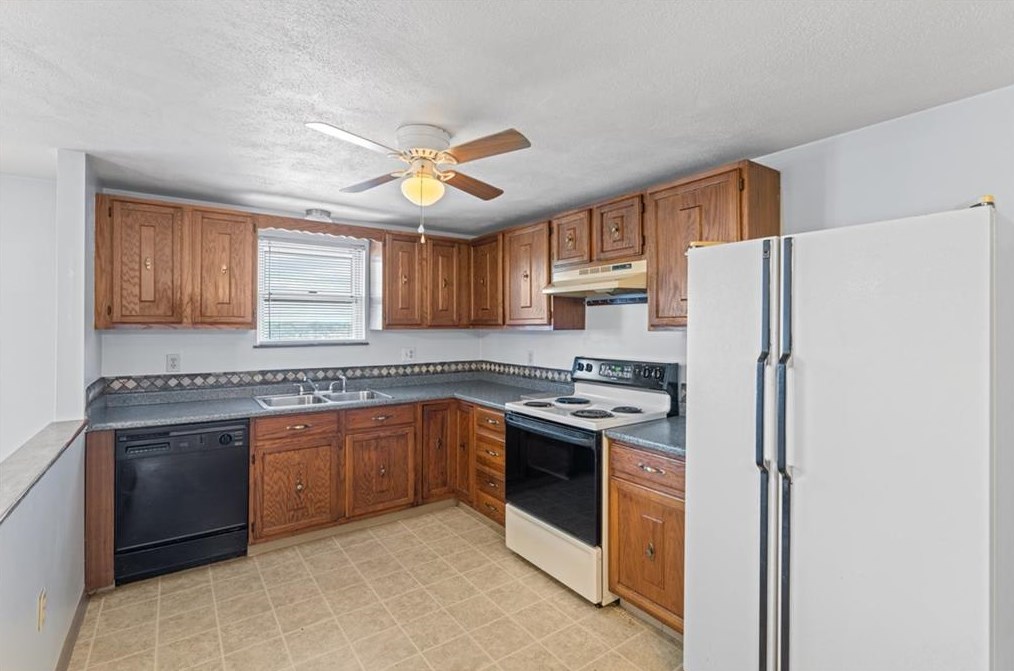 6 Market St, West Warwick RI  02893-1545 exterior