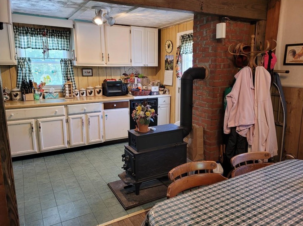 83 North Rd, Hopkinton, RI 02833