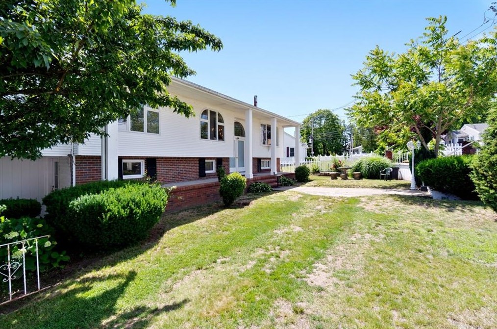 461 Woodward Rd, Providence, RI 02904