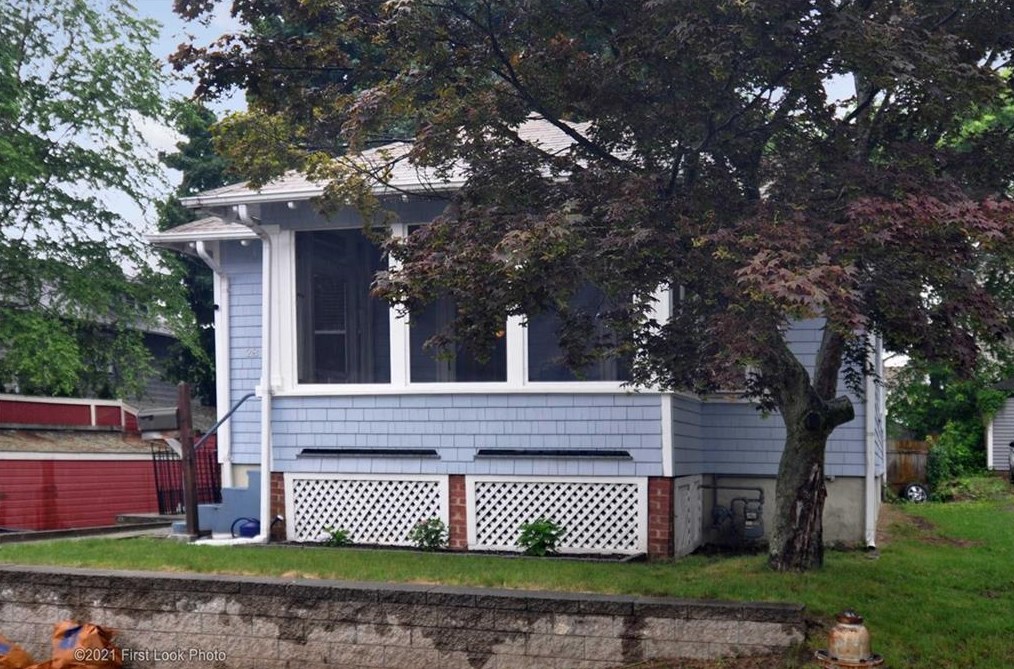 28 Warner St, Woonsocket, RI 02895