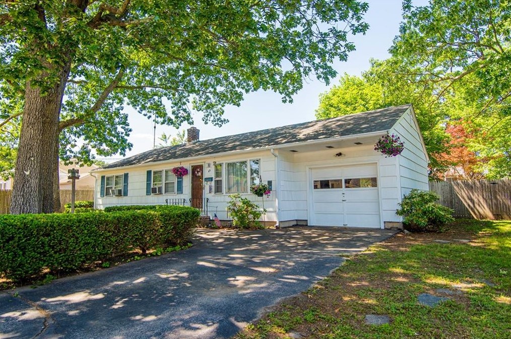 69 Mayfield Ave, Cranston, RI 02920 exterior